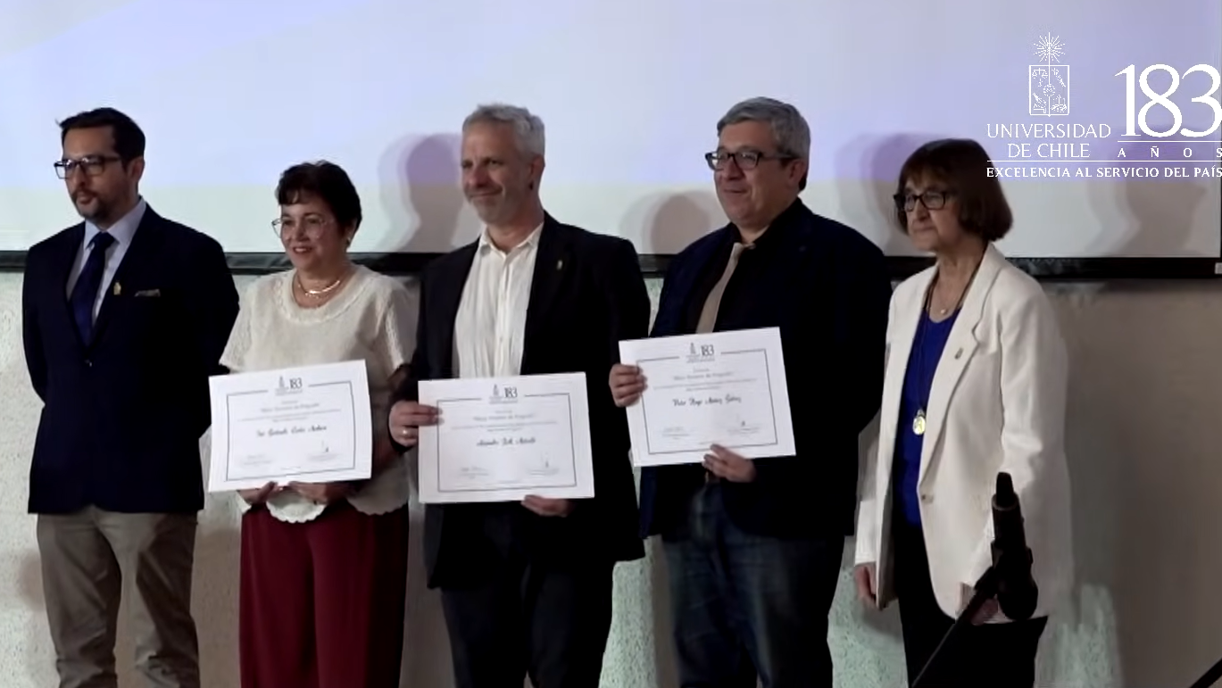 Académico Víctor Muñoz es reconocido entre  los Mejores Docentes de Pregrado 2025 de la UChile