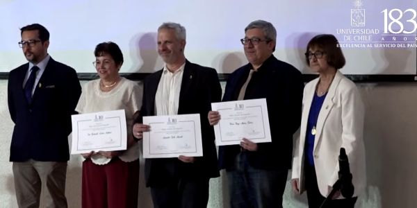 Académico Víctor Muñoz es reconocido entre  los Mejores Docentes de Pregrado 2025 de la UChile